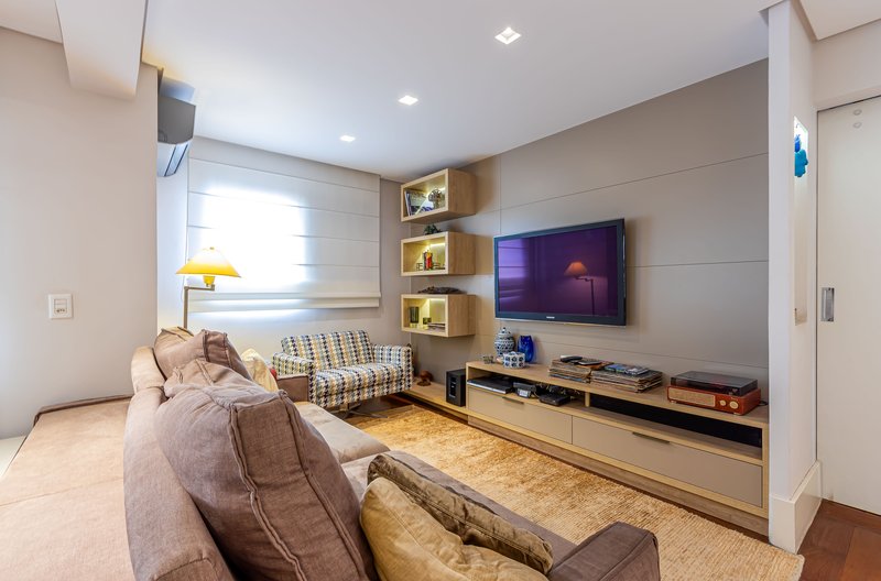 Apto Alto Padrão Reformado no Itaim Bibi: 190 m² | 3 Suítes | 5 Banheiros | aceita permuta Rua Itacema São Paulo - 