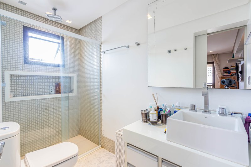 Apto Alto Padrão Reformado no Itaim Bibi: 190 m² | 3 Suítes | 5 Banheiros | aceita permuta Rua Itacema São Paulo - 