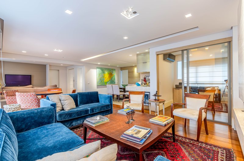 Apto Alto Padrão Reformado no Itaim Bibi: 190 m² | 3 Suítes | 5 Banheiros | aceita permuta Rua Itacema São Paulo - 