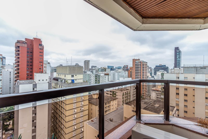 Apto Alto Padrão Reformado no Itaim Bibi: 190 m² | 3 Suítes | 5 Banheiros | aceita permuta Rua Itacema São Paulo - 