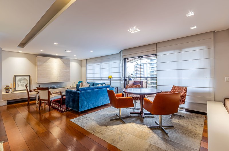 Apto Alto Padrão Reformado no Itaim Bibi: 190 m² | 3 Suítes | 5 Banheiros | aceita permuta Rua Itacema São Paulo - 