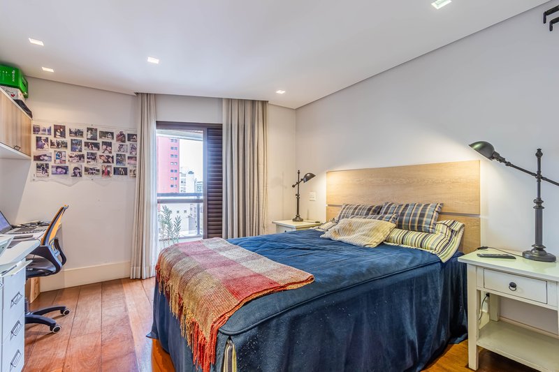 Apto Alto Padrão Reformado no Itaim Bibi: 190 m² | 3 Suítes | 5 Banheiros | aceita permuta Rua Itacema São Paulo - 