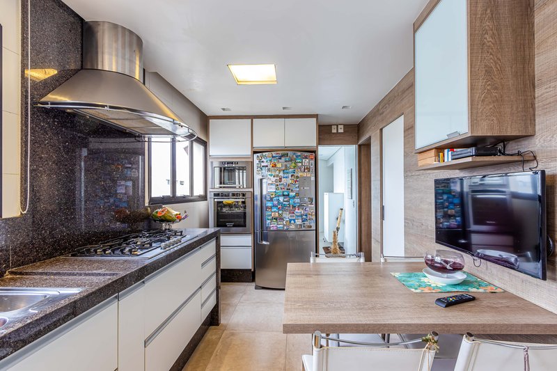 Apto Alto Padrão Reformado no Itaim Bibi: 190 m² | 3 Suítes | 5 Banheiros | aceita permuta Rua Itacema São Paulo - 