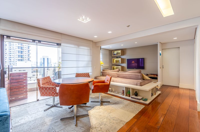 Apto Alto Padrão Reformado no Itaim Bibi: 190 m² | 3 Suítes | 5 Banheiros | aceita permuta Rua Itacema São Paulo - 