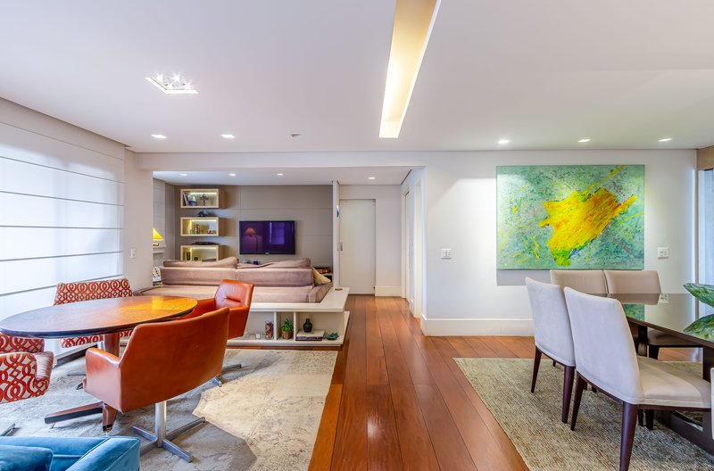 Apto Alto Padrão Reformado no Itaim Bibi: 190 m² | 3 Suítes | 5 Banheiros | aceita permuta Rua Itacema São Paulo - 