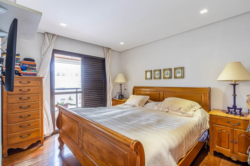 Apto Alto Padrão Reformado no Itaim Bibi: 190 m² | 3 Suítes | 5 Banheiros | aceita permuta Rua Itacema São Paulo - 