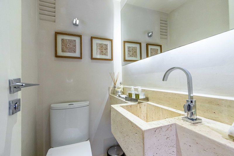 Apto Alto Padrão Reformado no Itaim Bibi: 190 m² | 3 Suítes | 5 Banheiros | aceita permuta Rua Itacema São Paulo - 