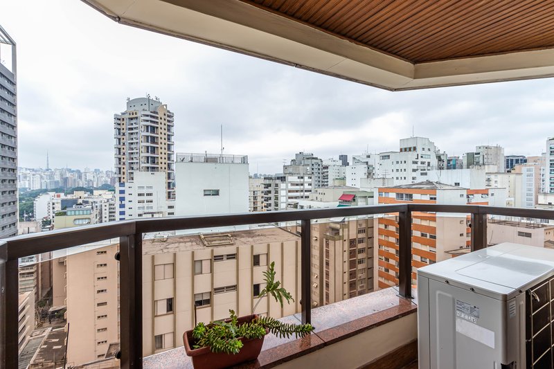 Apto Alto Padrão Reformado no Itaim Bibi: 190 m² | 3 Suítes | 5 Banheiros | aceita permuta Rua Itacema São Paulo - 