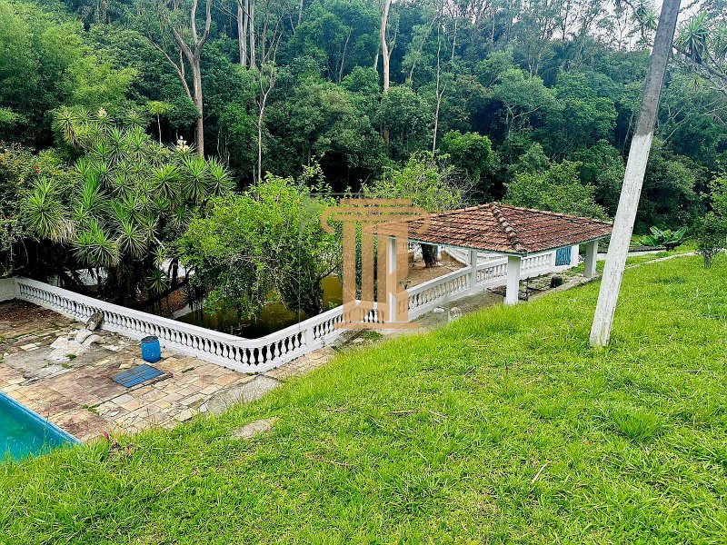 Sítio com 3.5 alqueires em Suzano- SP com 4 casas, salão de festas e piscina  Suzano - 