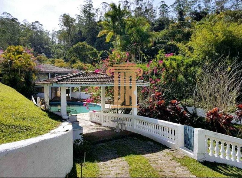 Sítio com 3.5 alqueires em Suzano- SP com 4 casas, salão de festas e piscina  Suzano - 