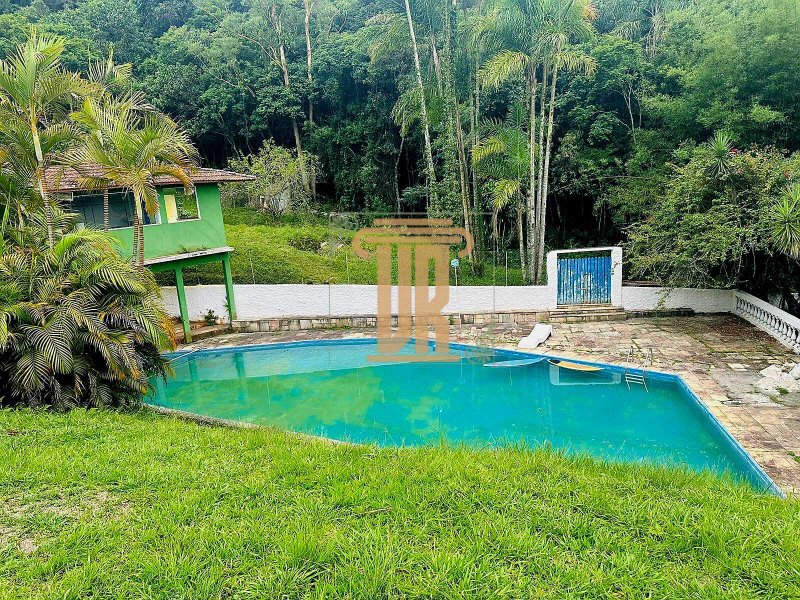 Sítio com 3.5 alqueires em Suzano- SP com 4 casas, salão de festas e piscina  Suzano - 