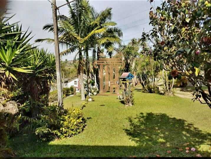 Sítio com 3.5 alqueires em Suzano- SP com 4 casas, salão de festas e piscina  Suzano - 