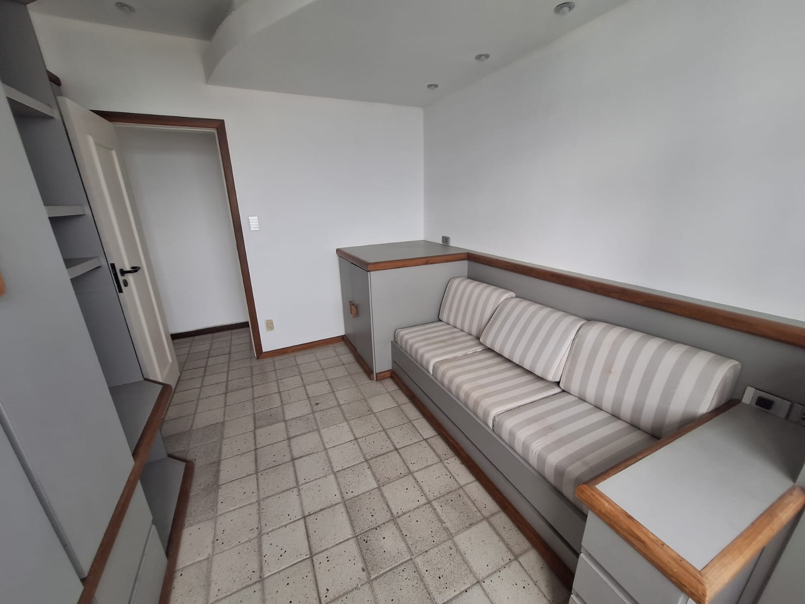 APARTAMENTO NASCENTE VISTA MAR 3 QUARTOS SU&Iacute;TE CLOSET VARANDA GARAGEM &Agrave; VENDA NA GRA&Ccedil;A! Avenida Princesa Leopoldina Salvador - 