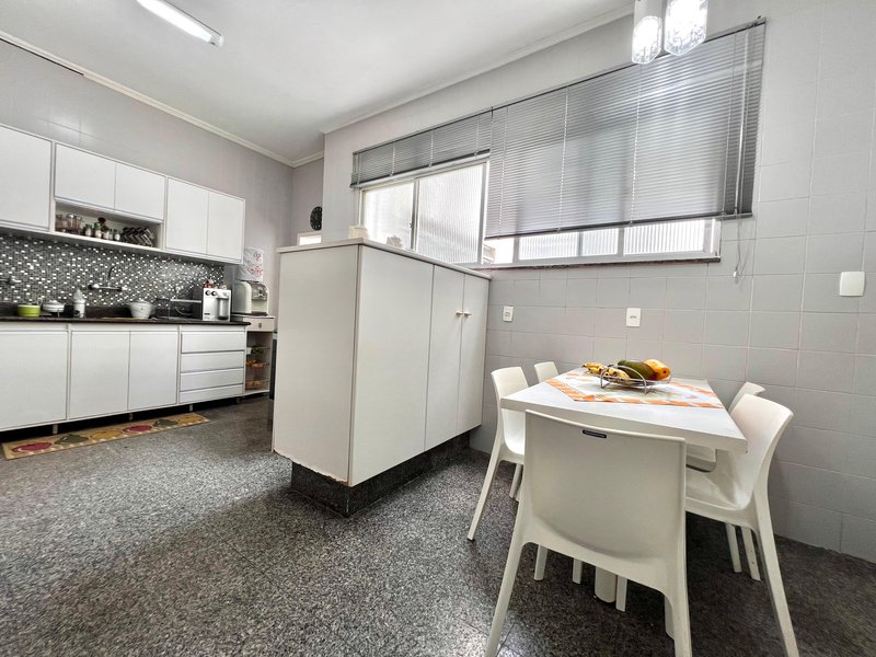 APARTAMENTO 3 QUARTOS 2 SUÍTES VARANDA VISTA LIVRE 2 GARAGENS À VENDA NA GRAÇA! Rua Humberto de Campos Salvador - 