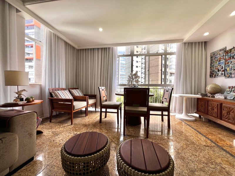 APARTAMENTO 3 QUARTOS 2 SUÍTES VARANDA VISTA LIVRE 2 GARAGENS À VENDA NA GRAÇA! Rua Humberto de Campos Salvador - 