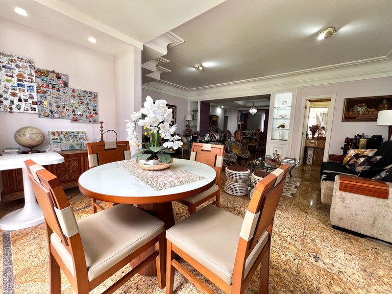 APARTAMENTO 3 QUARTOS 2 SUÍTES VARANDA VISTA LIVRE 2 GARAGENS À VENDA NA GRAÇA! Rua Humberto de Campos Salvador - 