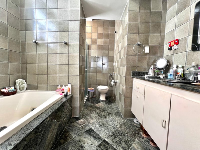 APARTAMENTO 3 QUARTOS 2 SUÍTES VARANDA VISTA LIVRE 2 GARAGENS À VENDA NA GRAÇA! Rua Humberto de Campos Salvador - 