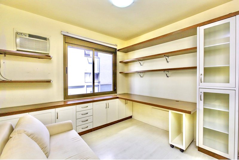 R$ 940.000 - APARTAMENTO - 101M2 - MOBILIADO - 2 DORM - SU&Iacute;TE - 2 VAGAS Rua Barão de Ubá Porto Alegre - 