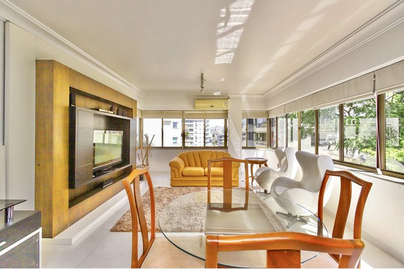 R$ 940.000 - APARTAMENTO - 101M2 - MOBILIADO - 2 DORM - SU&Iacute;TE - 2 VAGAS Rua Barão de Ubá Porto Alegre - 