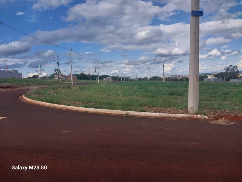 Terreno de Esquina no Jardim Imperial Rua Lucas do Prado Pinto SANTA CRUZ DO RIO PARDO - 