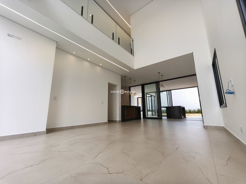 Casa com 4 suítes, banheira e área gourmet no Terras Altas  Avaré - 