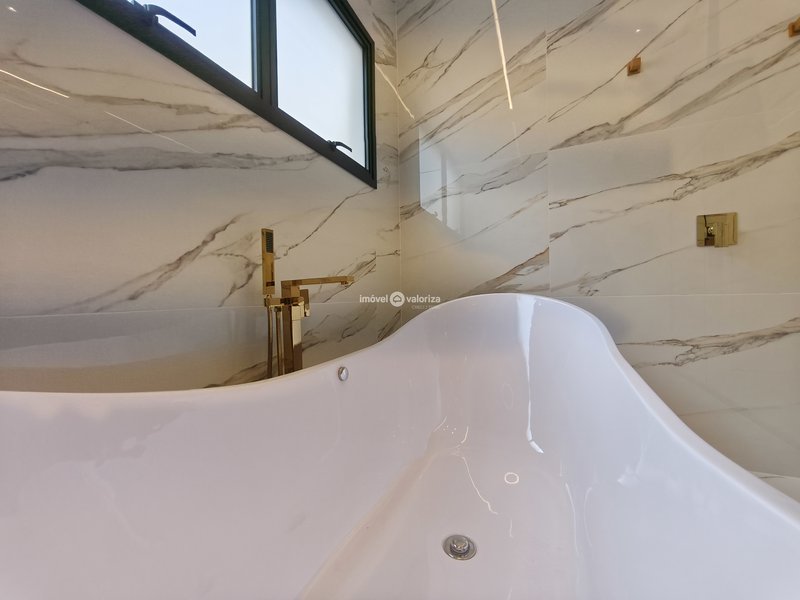 Casa com 4 suítes, banheira e área gourmet no Terras Altas  Avaré - 