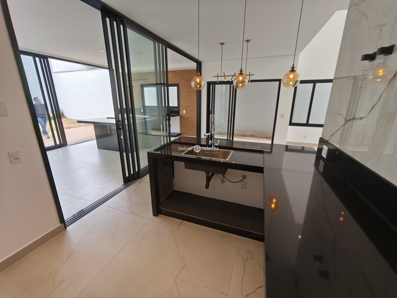 Casa com 4 suítes, banheira e área gourmet no Terras Altas  Avaré - 