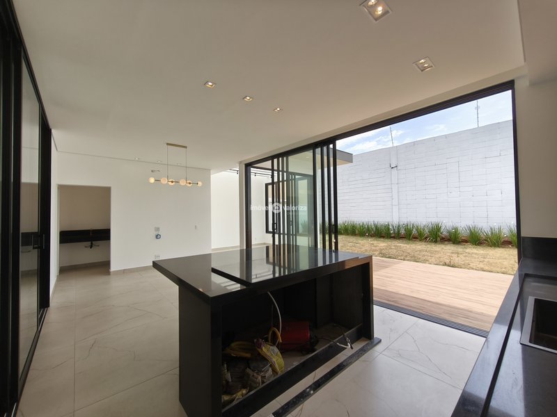 Casa com 4 suítes, banheira e área gourmet no Terras Altas  Avaré - 