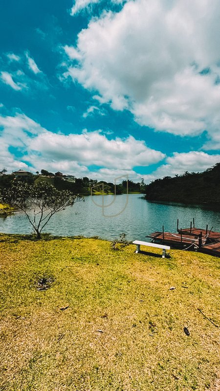 Terreno de 1006 m² no Condomínio Lago Dourado Estrada do Tanquinho Jacareí - 