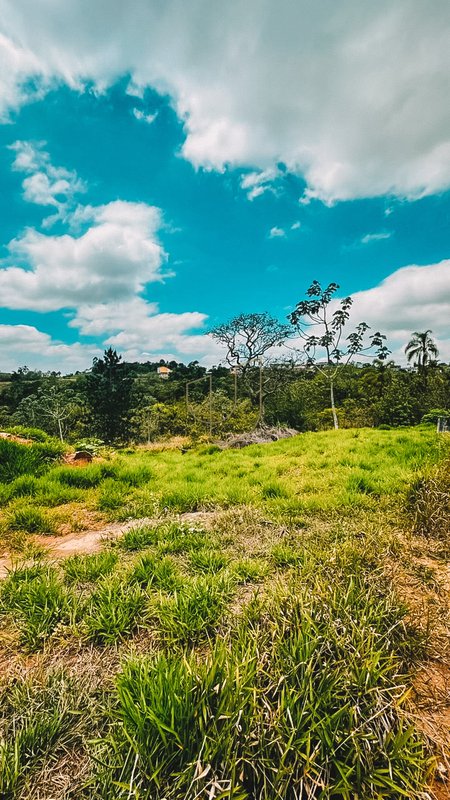Terreno de 1006 m² no Condomínio Lago Dourado Estrada do Tanquinho Jacareí - 