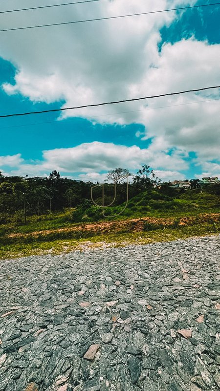 Terreno de 1006 m² no Condomínio Lago Dourado Estrada do Tanquinho Jacareí - 
