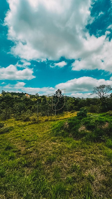 Terreno de 1006 m² no Condomínio Lago Dourado Estrada do Tanquinho Jacareí - 