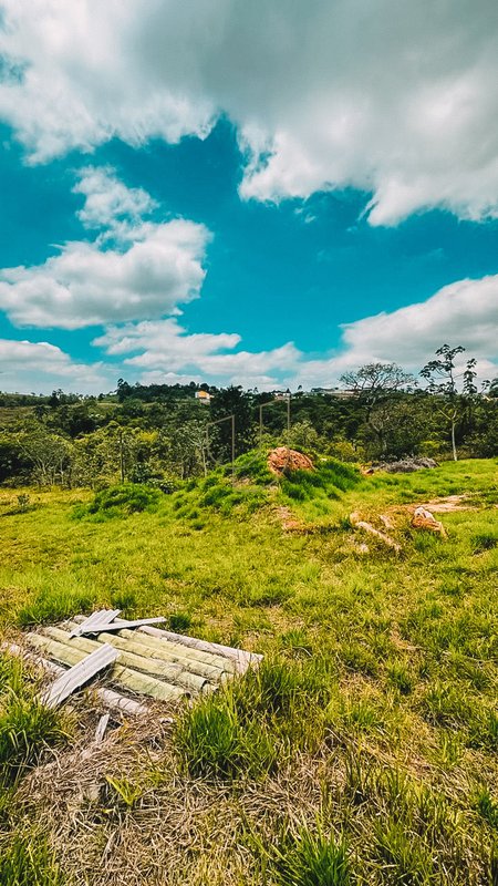 Terreno de 1006 m² no Condomínio Lago Dourado Estrada do Tanquinho Jacareí - 