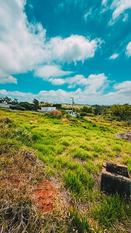 Terreno de 1006 m² no Condomínio Lago Dourado Estrada do Tanquinho Jacareí - 