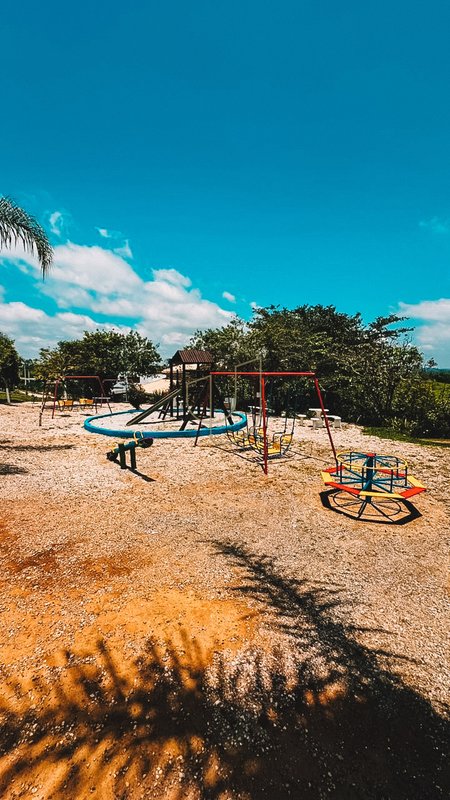 Terreno de 1006 m² no Condomínio Lago Dourado Estrada do Tanquinho Jacareí - 