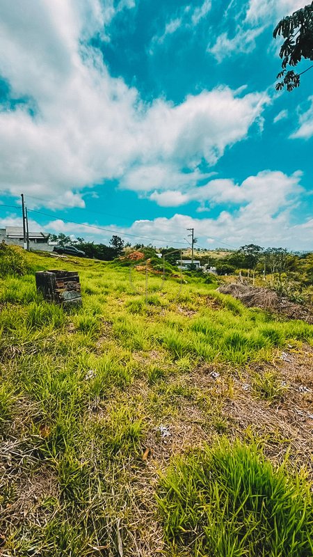 Terreno de 1006 m² no Condomínio Lago Dourado Estrada do Tanquinho Jacareí - 