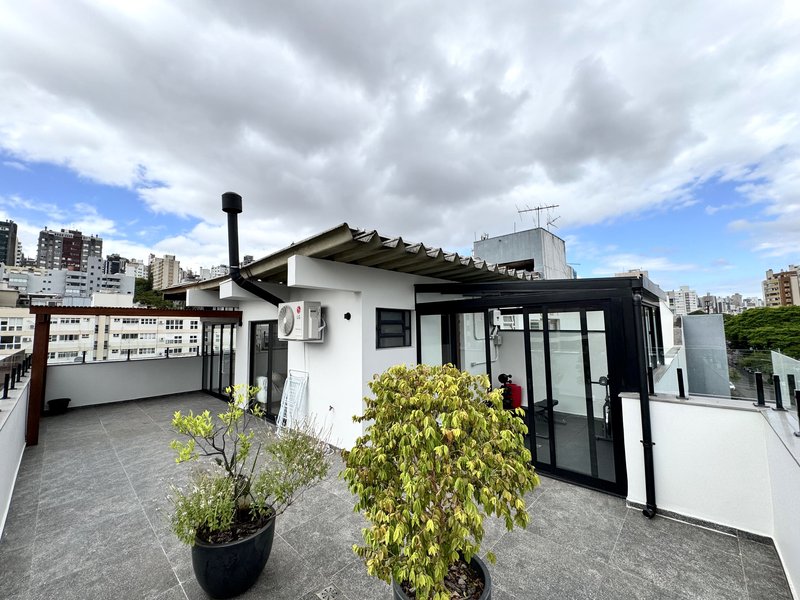 R$ 1.500.000 - &Oacute;TIMA COBERTURA DUPLEX - REFORMADA - 202M2 - 3 DORM - 2 SU&Iacute;TES - 2 VAGAS Rua Passo da Pátria Porto Alegre - 