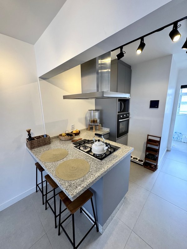 R$ 1.500.000 - &Oacute;TIMA COBERTURA DUPLEX - REFORMADA - 202M2 - 3 DORM - 2 SU&Iacute;TES - 2 VAGAS Rua Passo da Pátria Porto Alegre - 