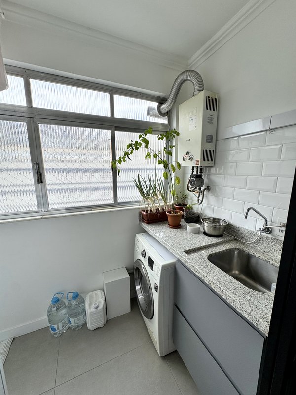 R$ 1.500.000 - &Oacute;TIMA COBERTURA DUPLEX - REFORMADA - 202M2 - 3 DORM - 2 SU&Iacute;TES - 2 VAGAS Rua Passo da Pátria Porto Alegre - 