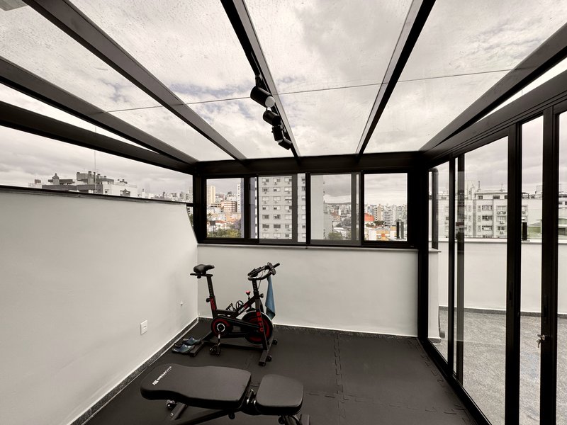 R$ 1.500.000 - &Oacute;TIMA COBERTURA DUPLEX - REFORMADA - 202M2 - 3 DORM - 2 SU&Iacute;TES - 2 VAGAS Rua Passo da Pátria Porto Alegre - 