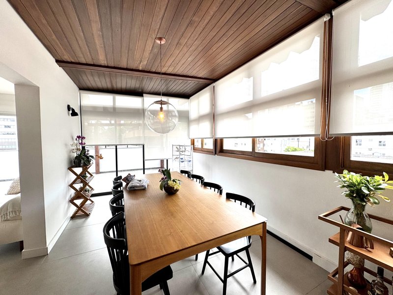 R$ 1.500.000 - &Oacute;TIMA COBERTURA DUPLEX - REFORMADA - 202M2 - 3 DORM - 2 SU&Iacute;TES - 2 VAGAS Rua Passo da Pátria Porto Alegre - 