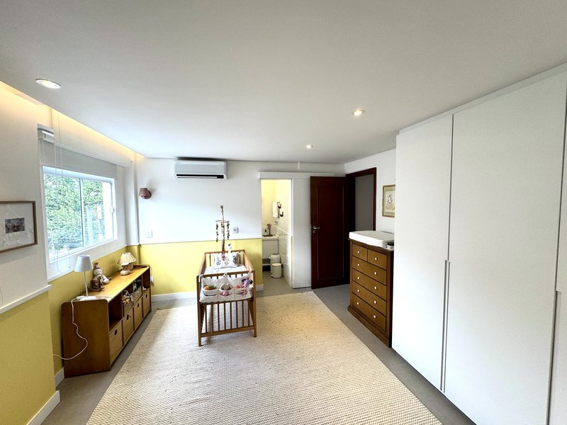 R$ 1.500.000 - &Oacute;TIMA COBERTURA DUPLEX - REFORMADA - 202M2 - 3 DORM - 2 SU&Iacute;TES - 2 VAGAS Rua Passo da Pátria Porto Alegre - 