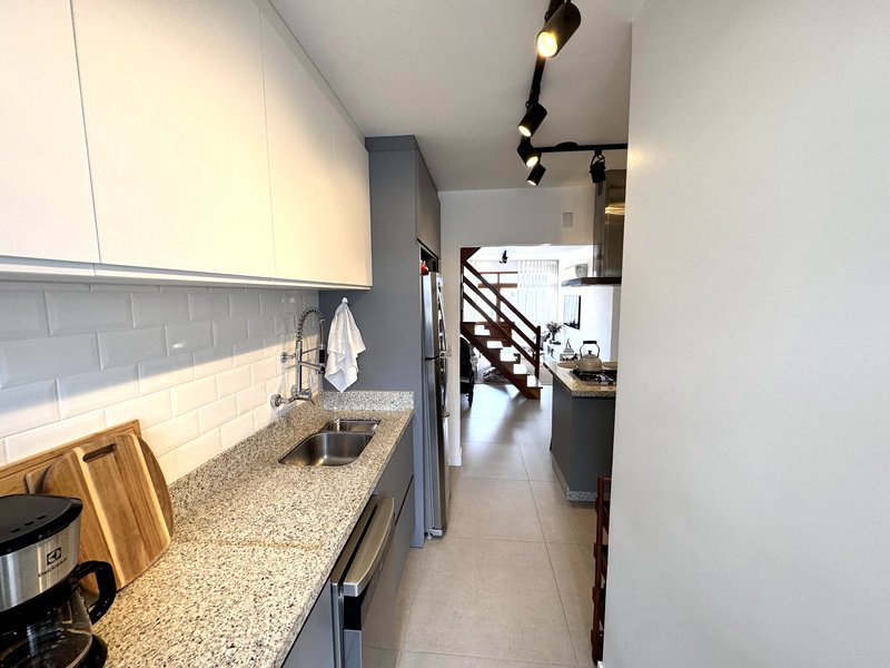 R$ 1.500.000 - &Oacute;TIMA COBERTURA DUPLEX - REFORMADA - 202M2 - 3 DORM - 2 SU&Iacute;TES - 2 VAGAS Rua Passo da Pátria Porto Alegre - 