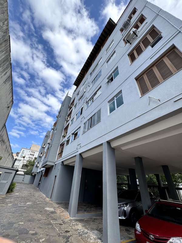 R$ 1.500.000 - &Oacute;TIMA COBERTURA DUPLEX - REFORMADA - 202M2 - 3 DORM - 2 SU&Iacute;TES - 2 VAGAS Rua Passo da Pátria Porto Alegre - 