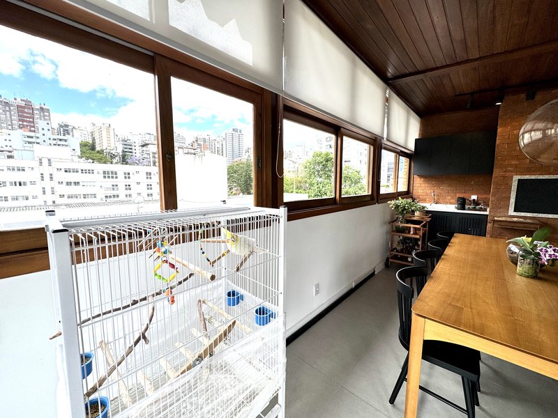 R$ 1.500.000 - &Oacute;TIMA COBERTURA DUPLEX - REFORMADA - 202M2 - 3 DORM - 2 SU&Iacute;TES - 2 VAGAS Rua Passo da Pátria Porto Alegre - 