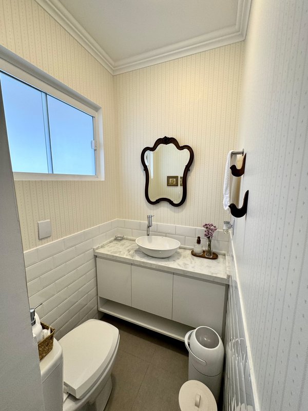 R$ 1.500.000 - &Oacute;TIMA COBERTURA DUPLEX - REFORMADA - 202M2 - 3 DORM - 2 SU&Iacute;TES - 2 VAGAS Rua Passo da Pátria Porto Alegre - 