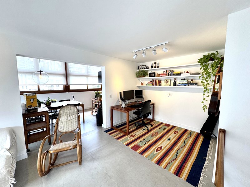 R$ 1.500.000 - &Oacute;TIMA COBERTURA DUPLEX - REFORMADA - 202M2 - 3 DORM - 2 SU&Iacute;TES - 2 VAGAS Rua Passo da Pátria Porto Alegre - 