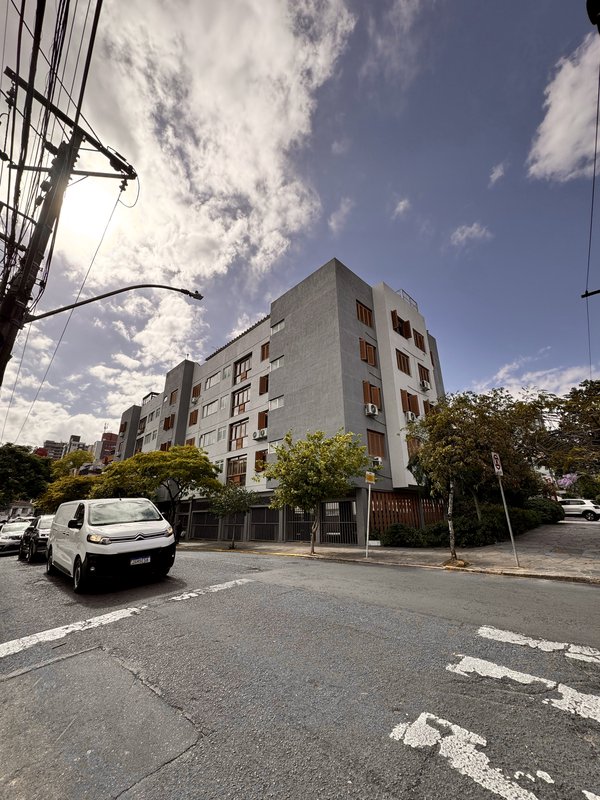 R$ 1.500.000 - &Oacute;TIMA COBERTURA DUPLEX - REFORMADA - 202M2 - 3 DORM - 2 SU&Iacute;TES - 2 VAGAS Rua Passo da Pátria Porto Alegre - 
