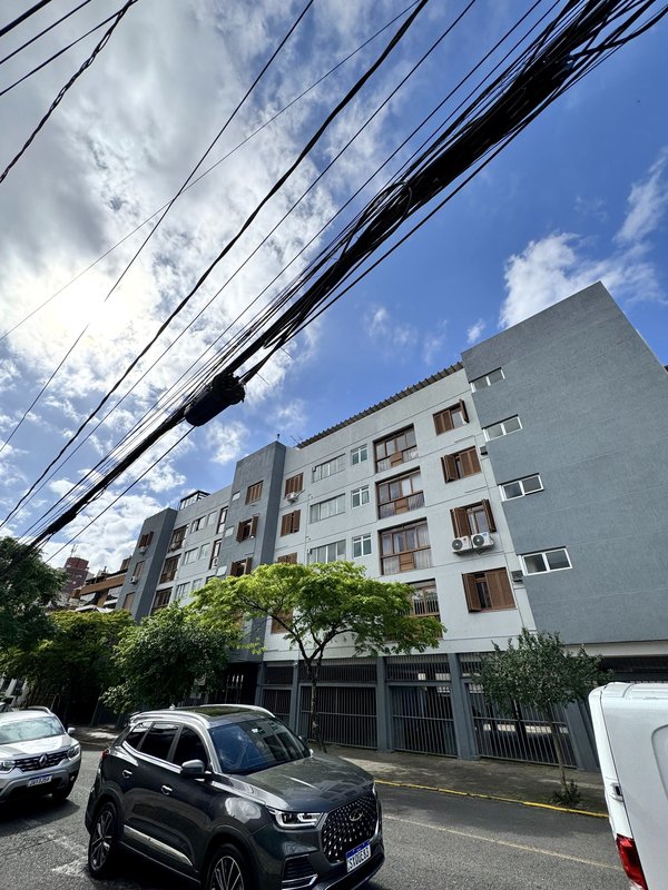 R$ 1.500.000 - &Oacute;TIMA COBERTURA DUPLEX - REFORMADA - 202M2 - 3 DORM - 2 SU&Iacute;TES - 2 VAGAS Rua Passo da Pátria Porto Alegre - 