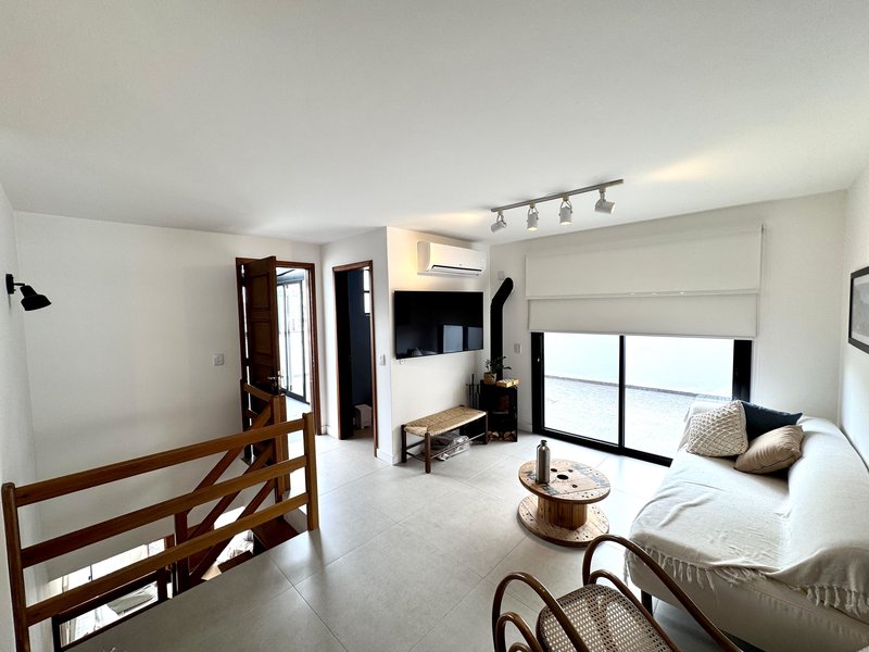 R$ 1.500.000 - &Oacute;TIMA COBERTURA DUPLEX - REFORMADA - 202M2 - 3 DORM - 2 SU&Iacute;TES - 2 VAGAS Rua Passo da Pátria Porto Alegre - 